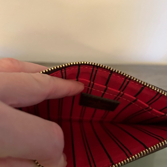 NWOT LOUIS VUITTON DAMIER WITH RED INSIDE POUCHETTE WRISLET CLUTCH W DUST BAG - Picture 4 of 14